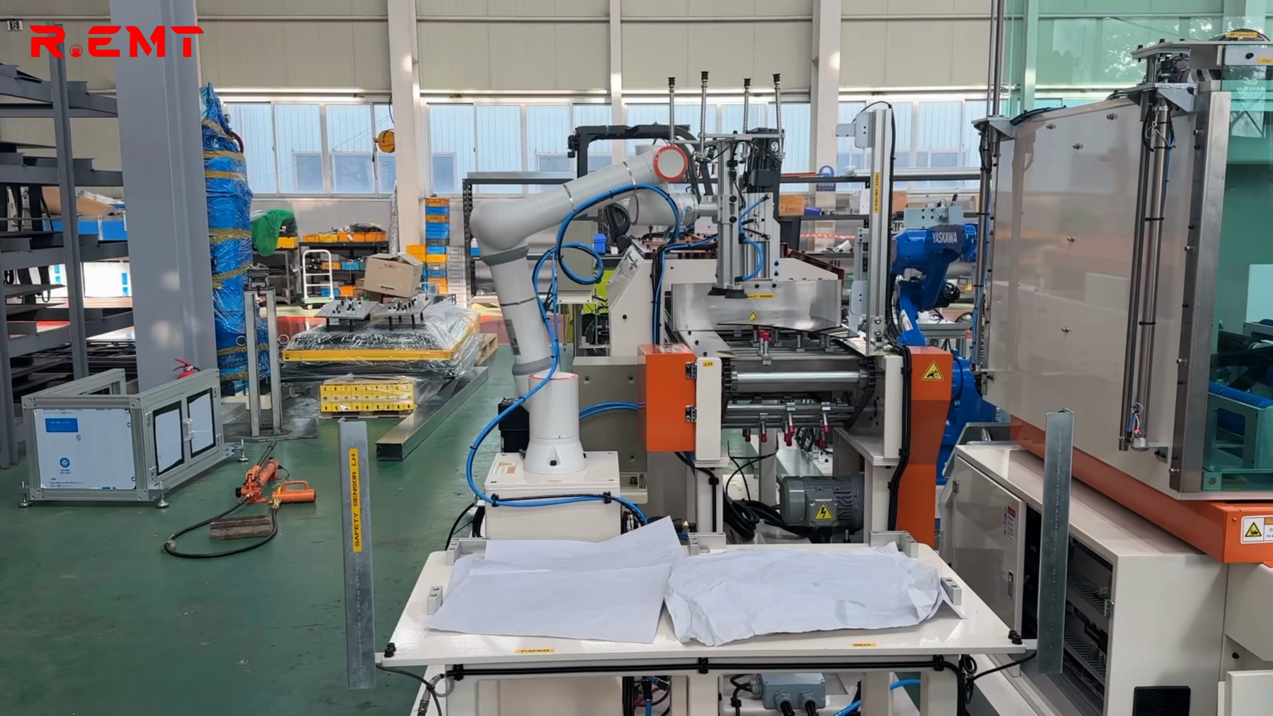 Cánh tay robot vận hành 2