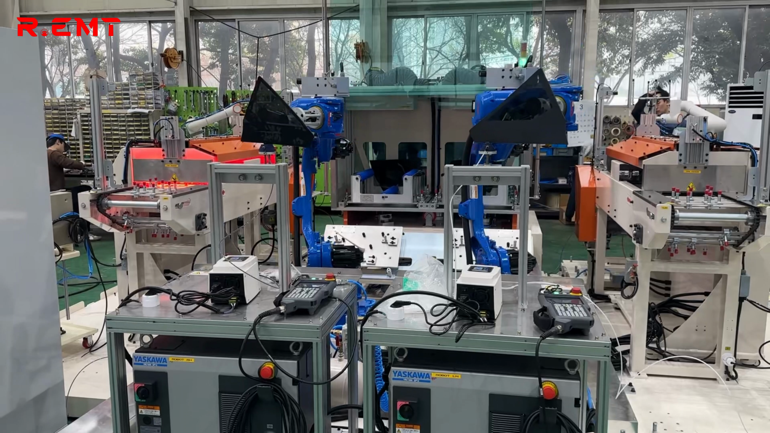 Cánh tay robot vận hành 3 