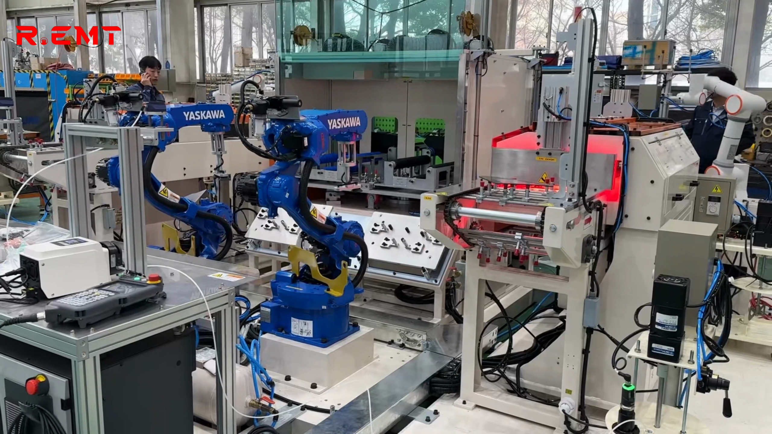 Cánh tay robot vận hành 4