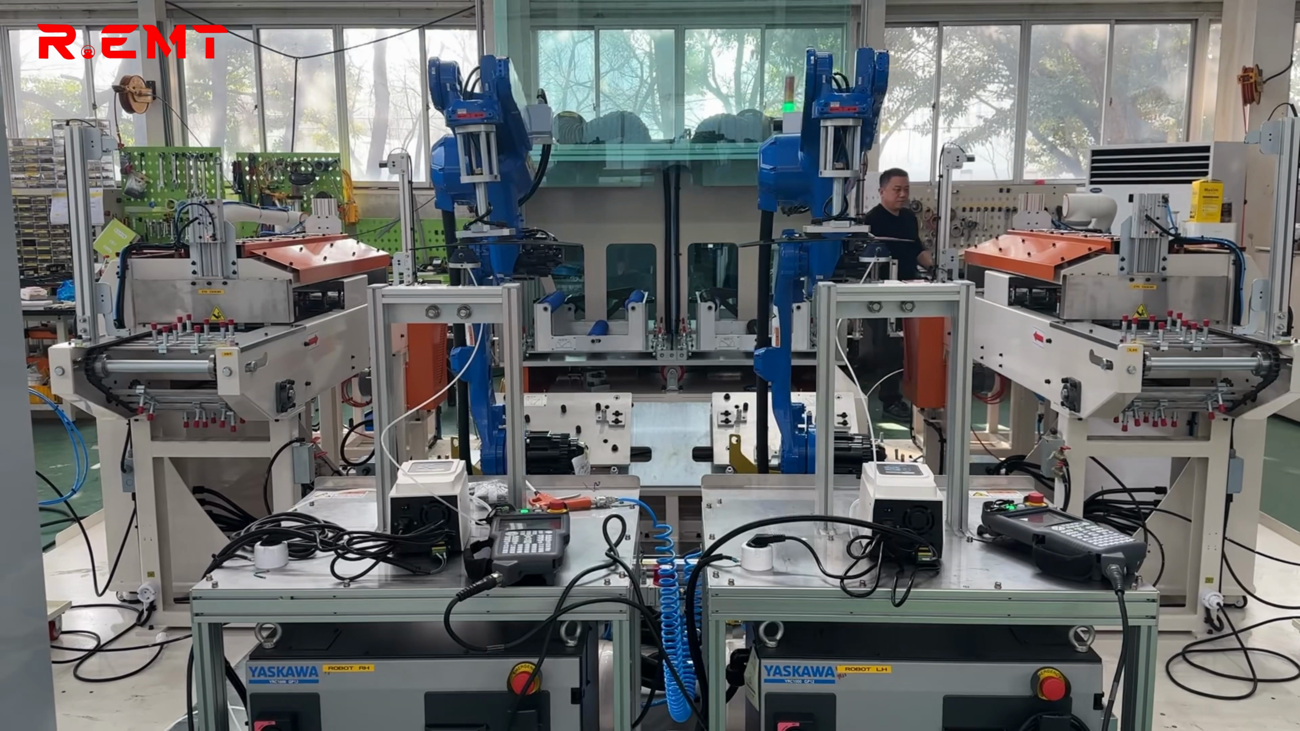 Cánh tay robot vận hành 6