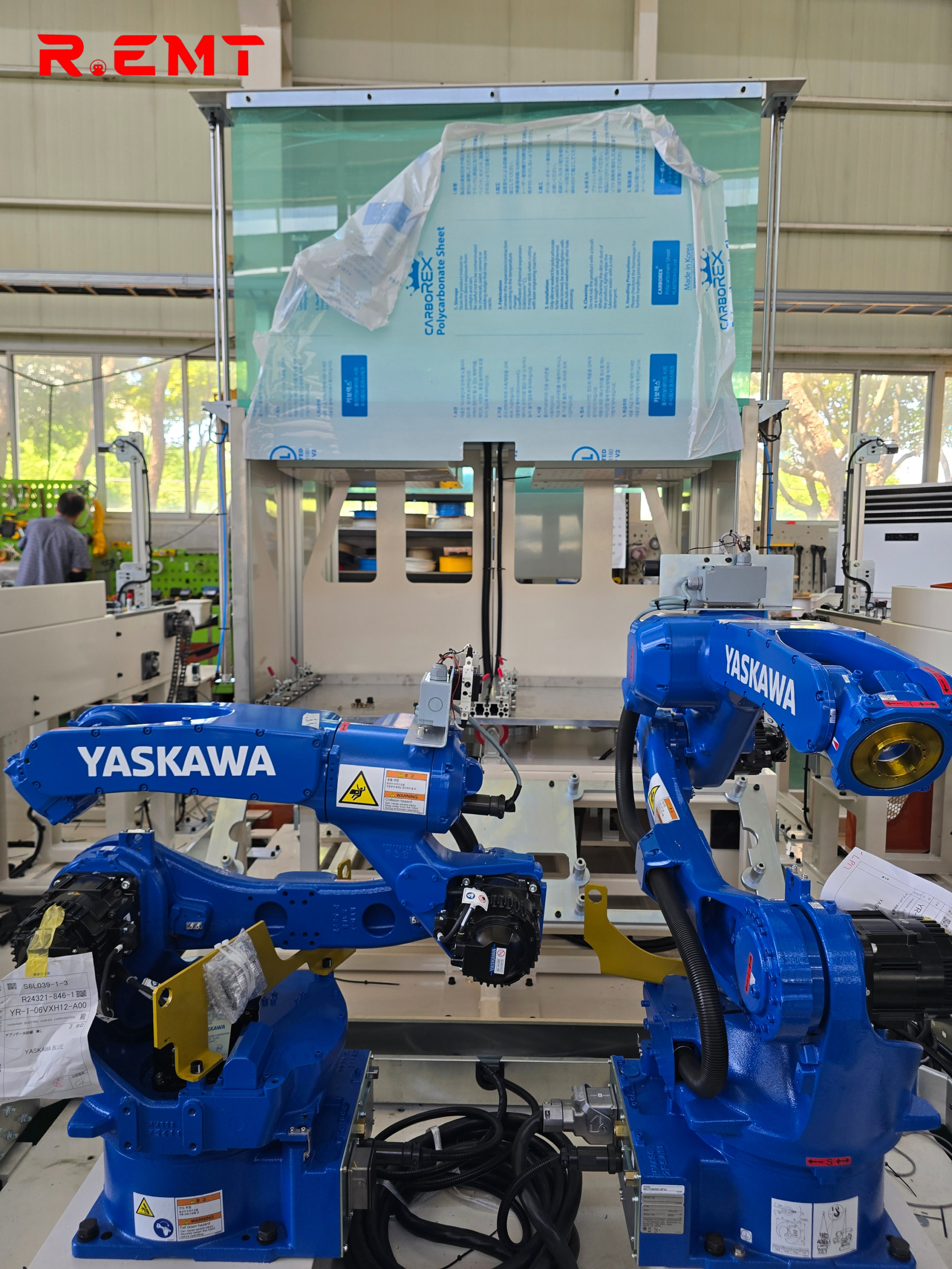 Hệ thống tự động hóa sử dụng robot YASKAWA - dọc 1
