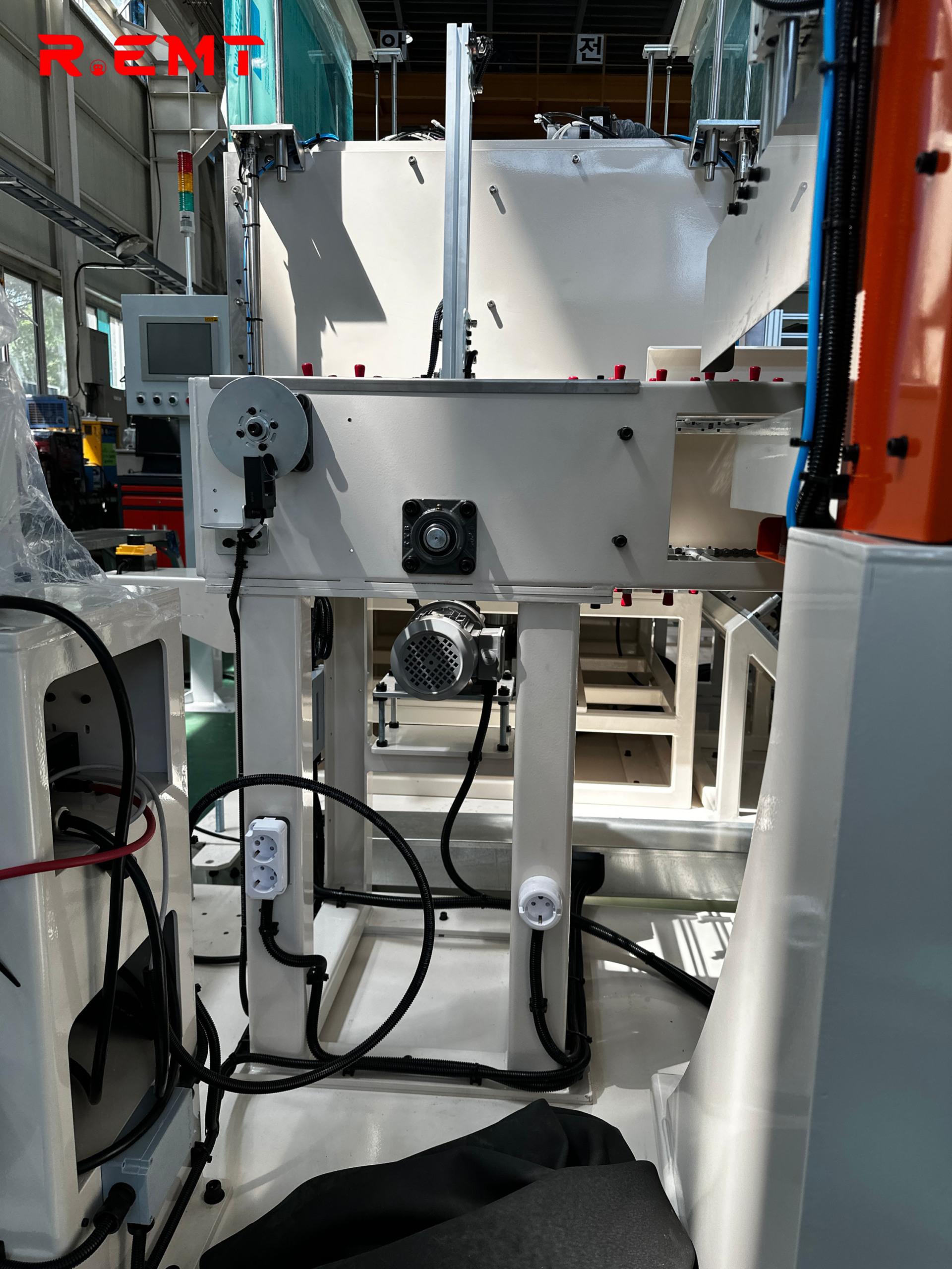 Hệ thống tự động hóa sử dụng robot YASKAWA - dọc 46