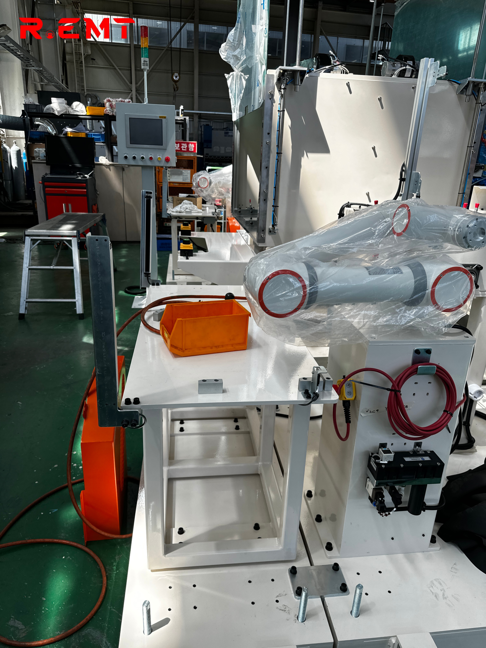 Hệ thống tự động hóa sử dụng robot YASKAWA - dọc 48