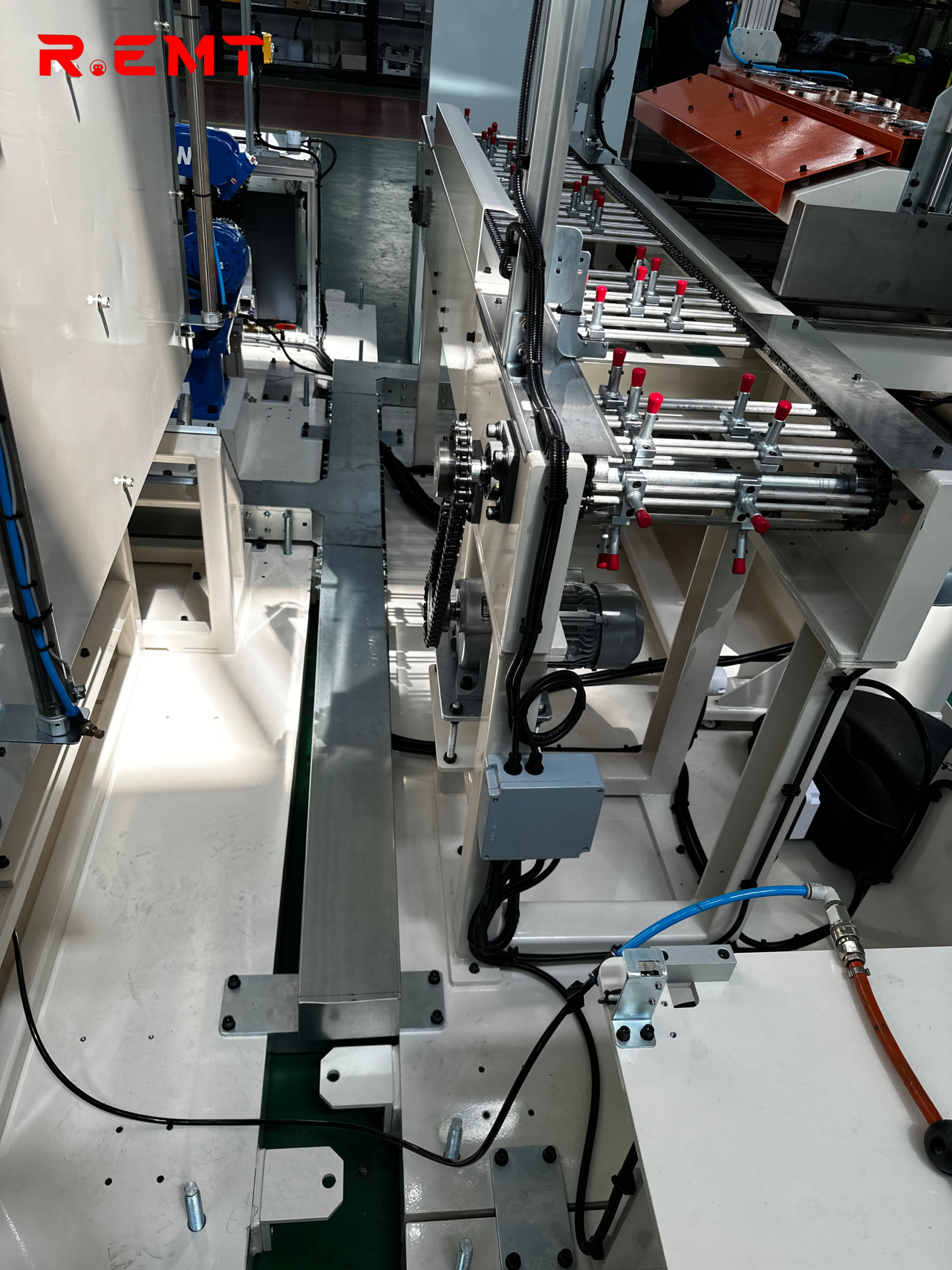 Hệ thống tự động hóa sử dụng robot YASKAWA - dọc 50