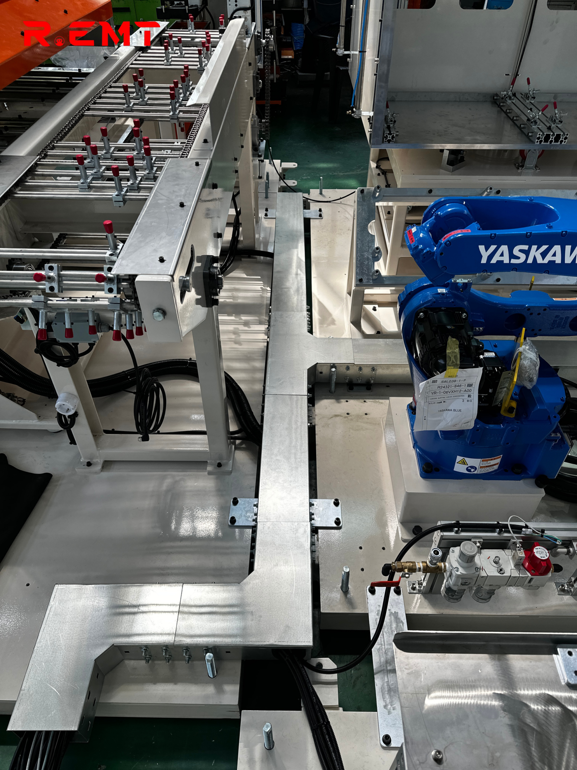 Hệ thống tự động hóa sử dụng robot YASKAWA - dọc 52
