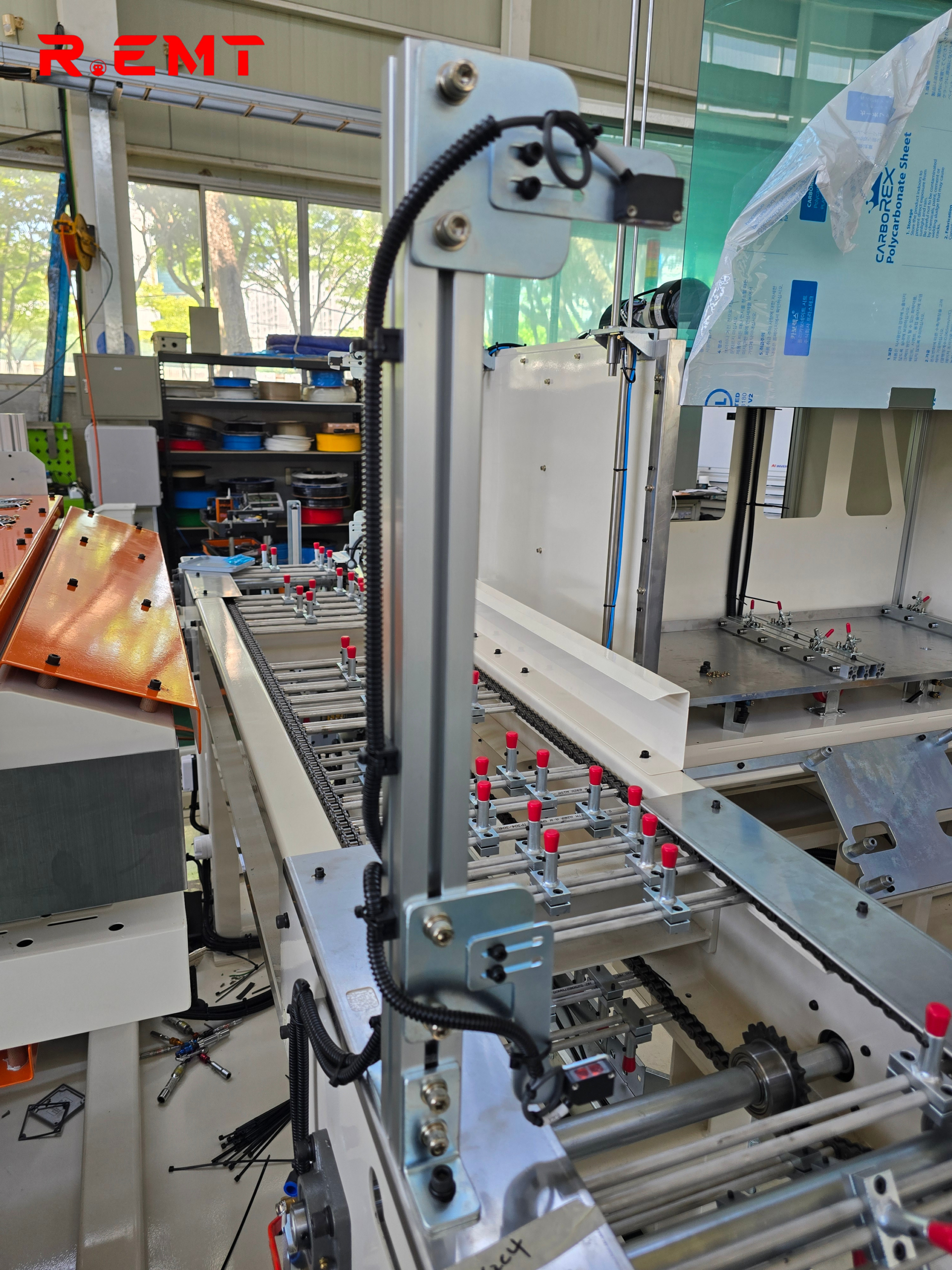 Hệ thống tự động hóa sử dụng robot YASKAWA - dọc 6