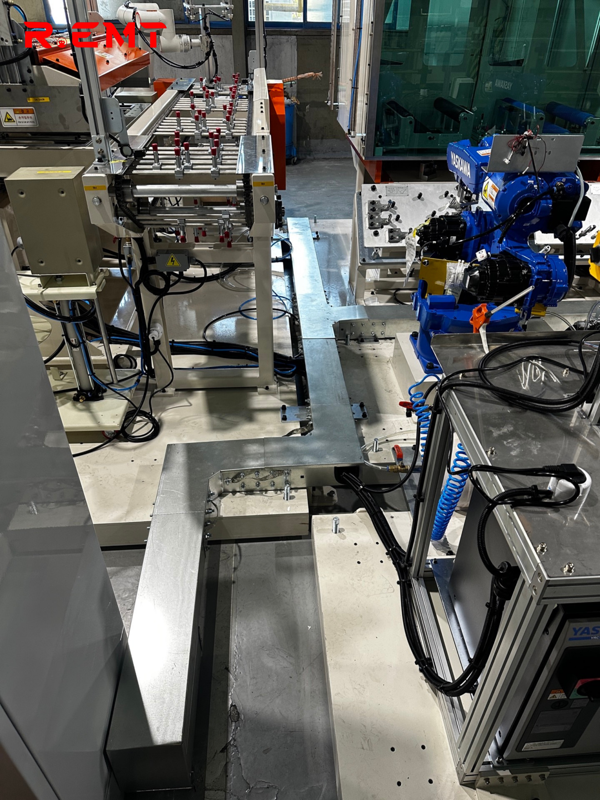 Hệ thống tự động hóa sử dụng robot YASKAWA - dọc 76
